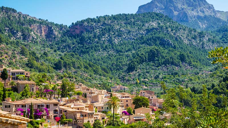 visit Fornalutx in mallorca