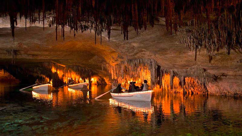 Besuchen Sie die Drac-Höhlen auf Mallorca