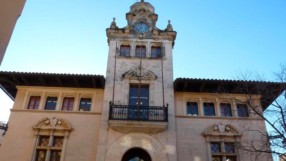 visit Alcudia Town Hall