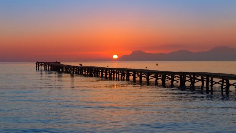 Sonnenuntergang mit Kindern auf Mallorca
